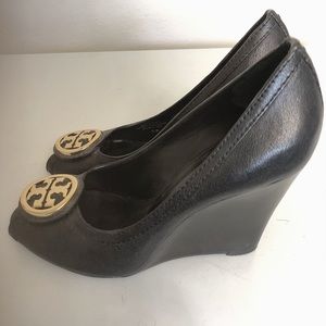 Tory Burch wedge leather heels black gold 5 35